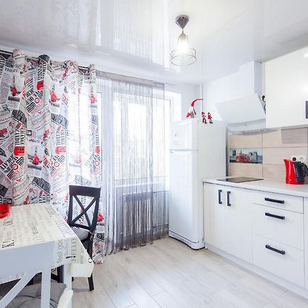 Apartamento Obolon Metro Station Kiev Exterior foto