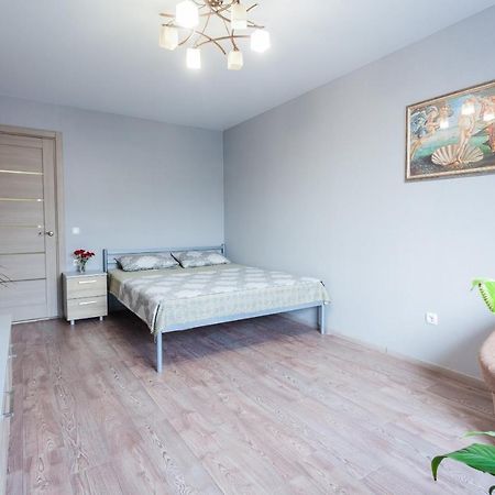 Apartamento Obolon Metro Station Kiev Exterior foto