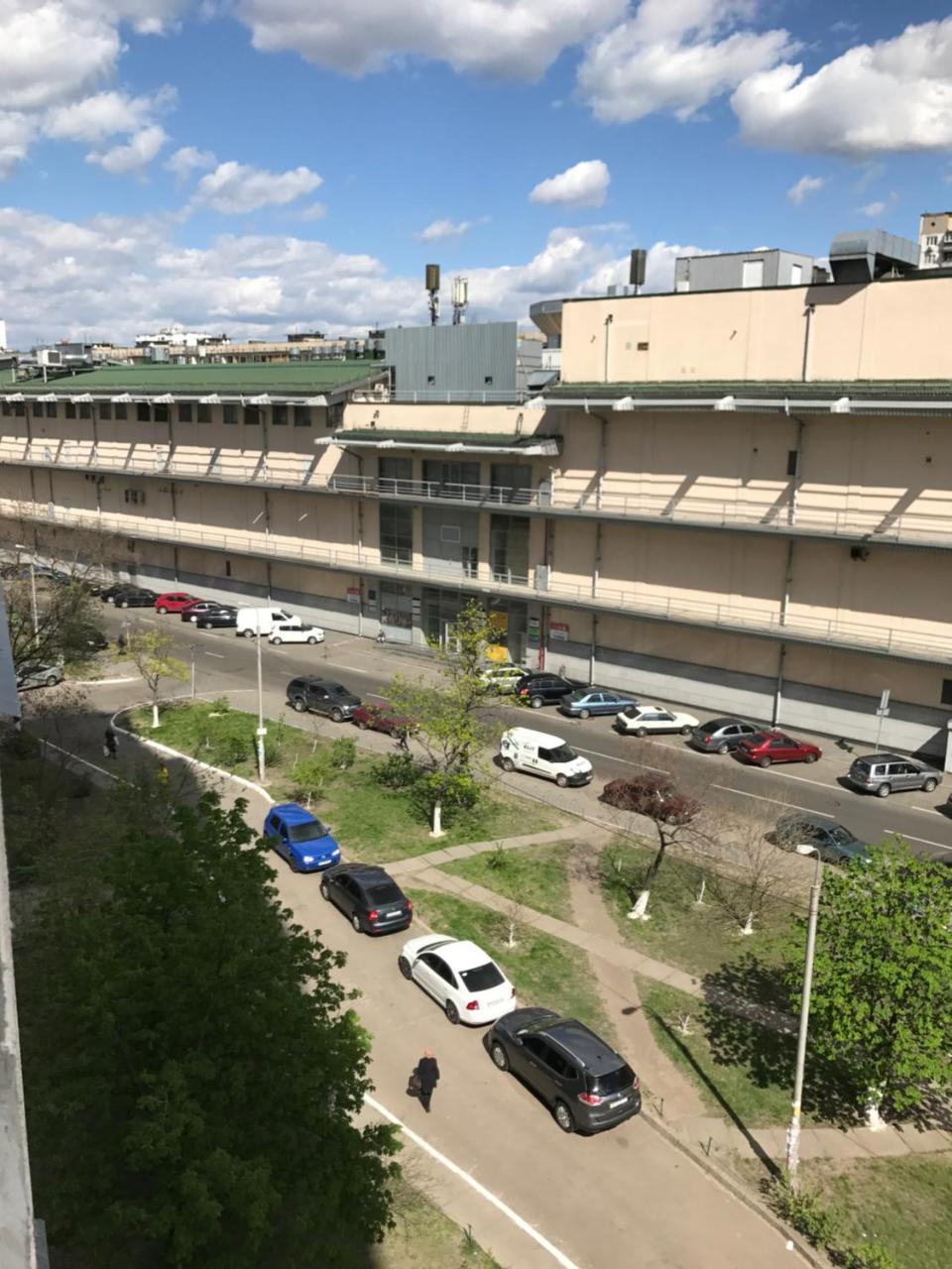 Apartamento Obolon Metro Station Kiev Exterior foto