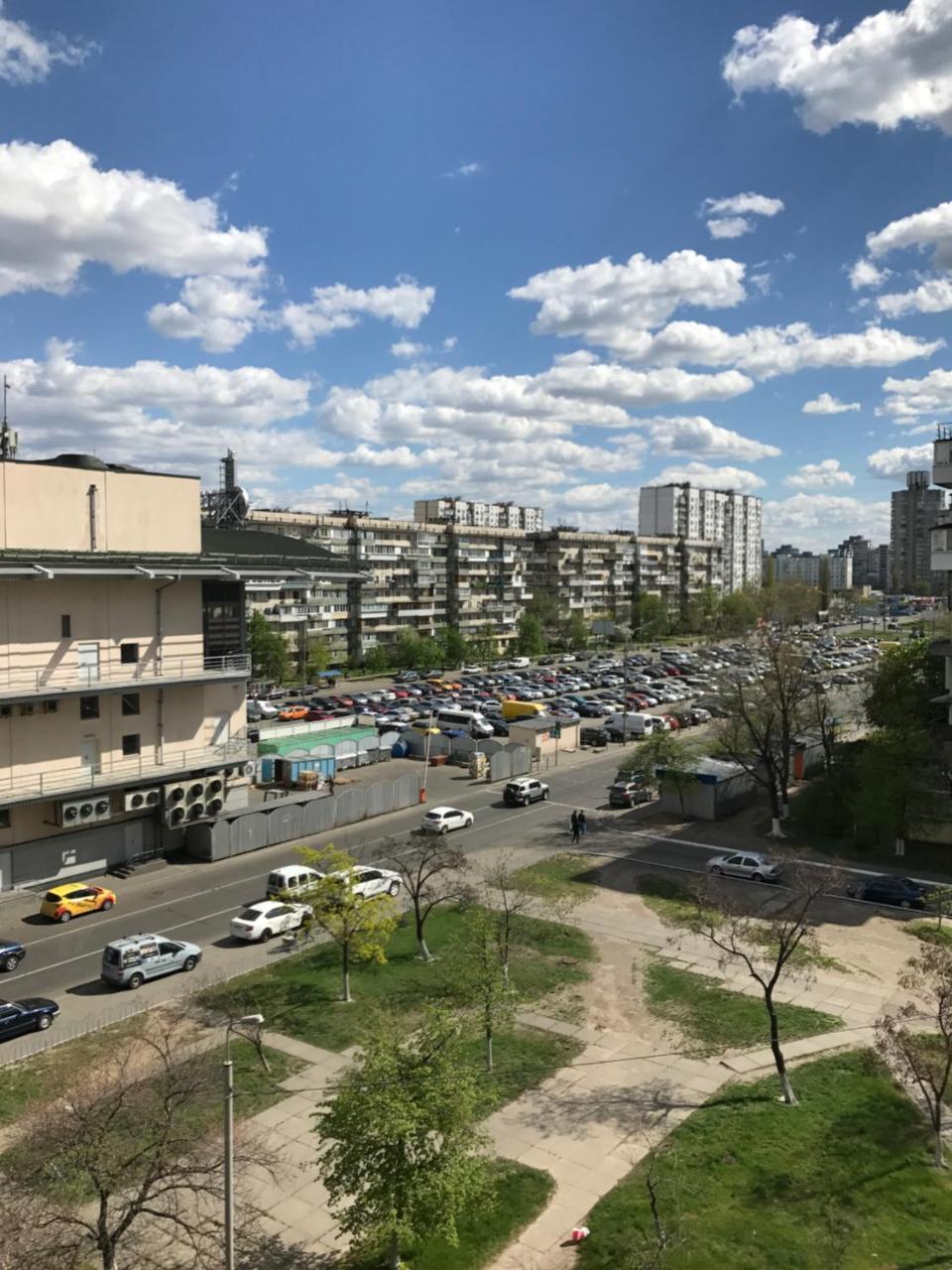 Apartamento Obolon Metro Station Kiev Exterior foto