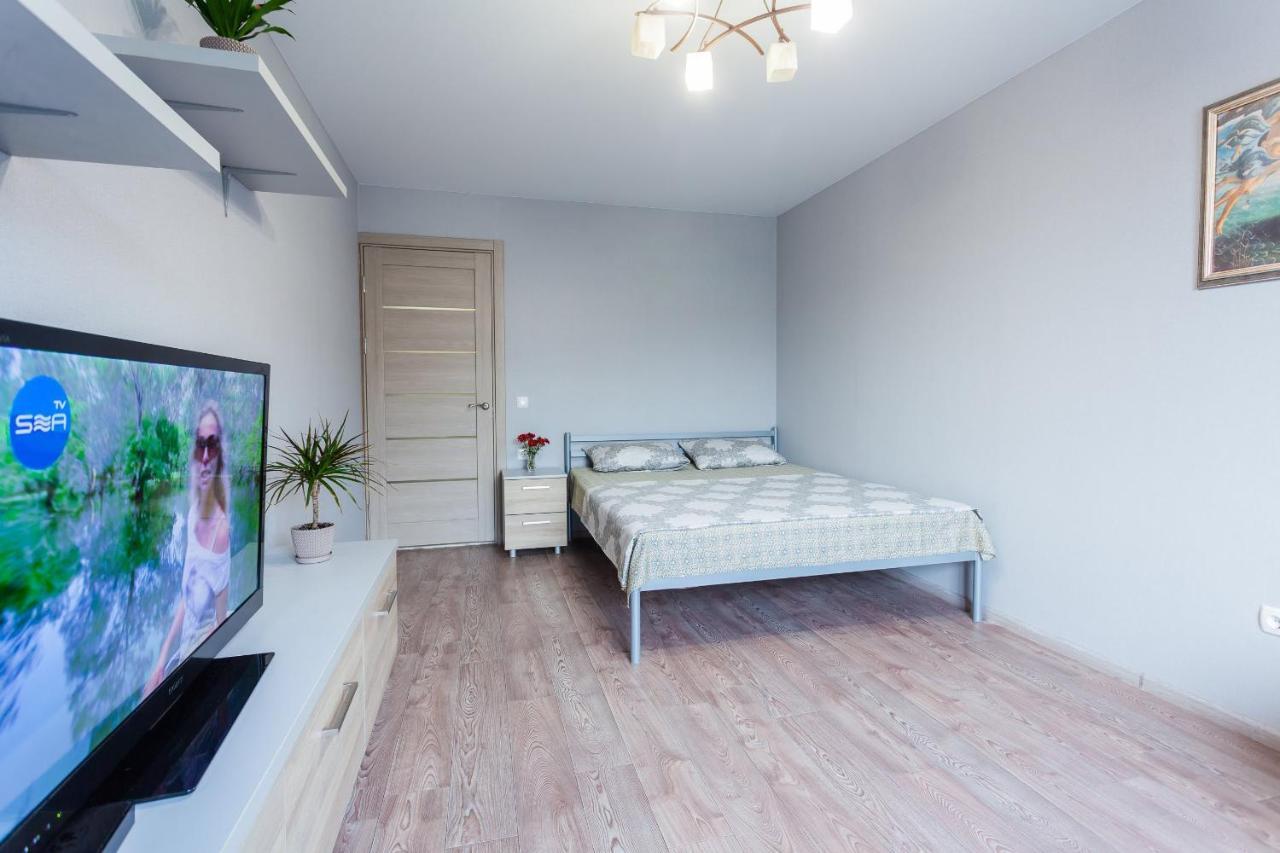 Apartamento Obolon Metro Station Kiev Exterior foto