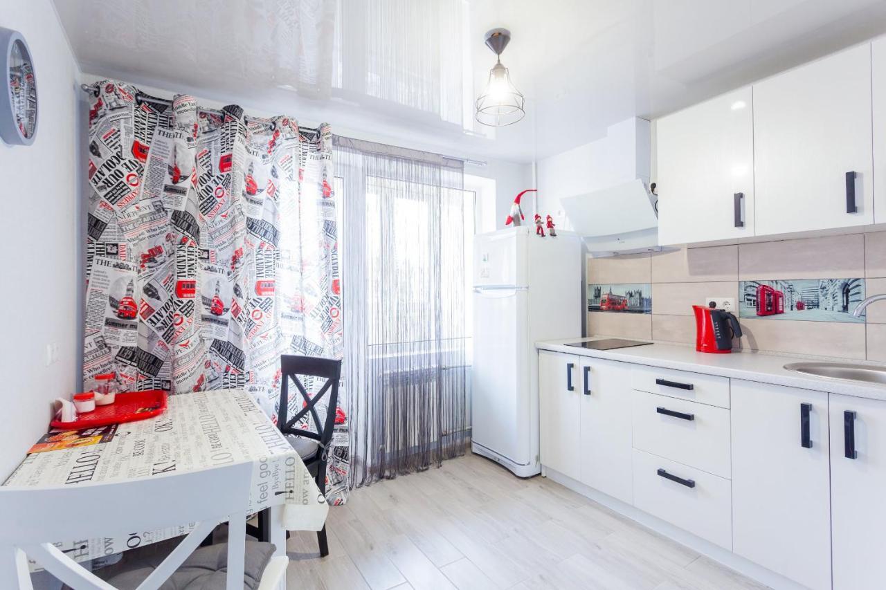 Apartamento Obolon Metro Station Kiev Exterior foto