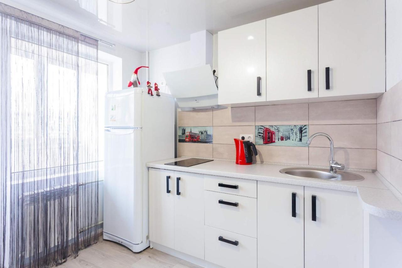 Apartamento Obolon Metro Station Kiev Exterior foto