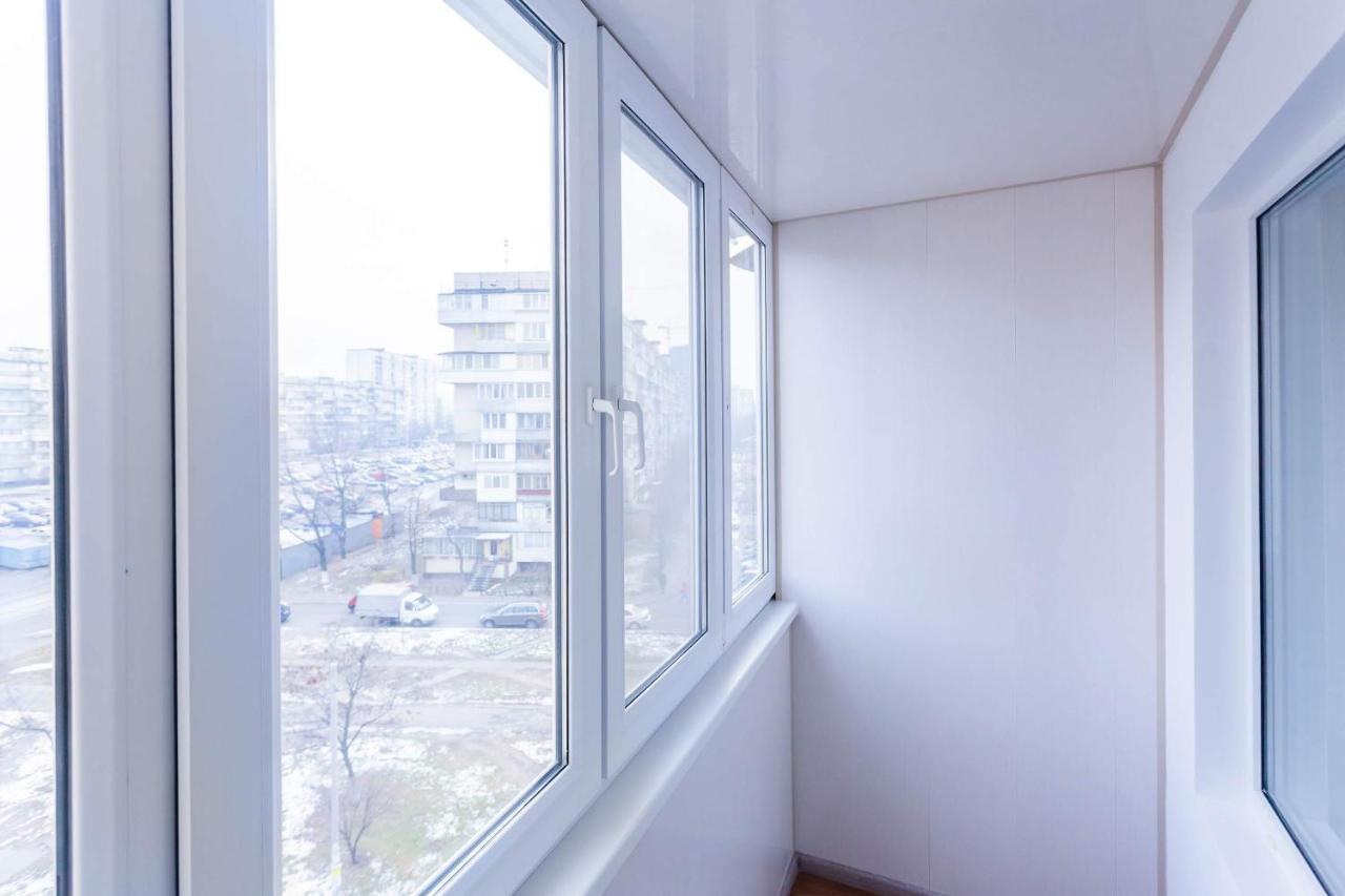 Apartamento Obolon Metro Station Kiev Exterior foto