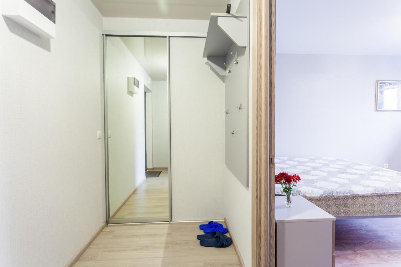 Apartamento Obolon Metro Station Kiev Exterior foto