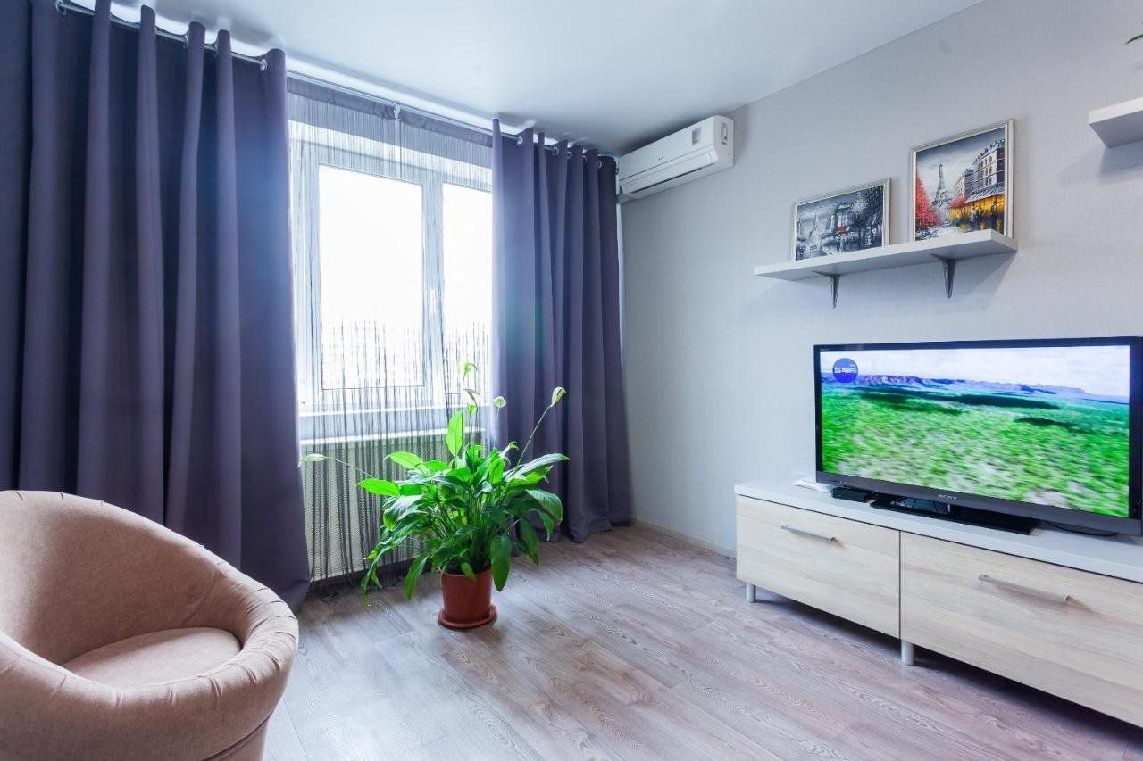 Apartamento Obolon Metro Station Kiev Exterior foto