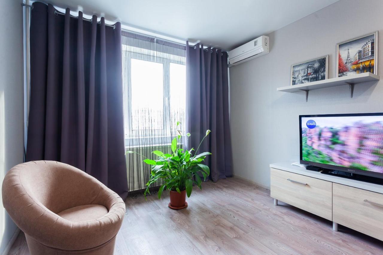 Apartamento Obolon Metro Station Kiev Exterior foto