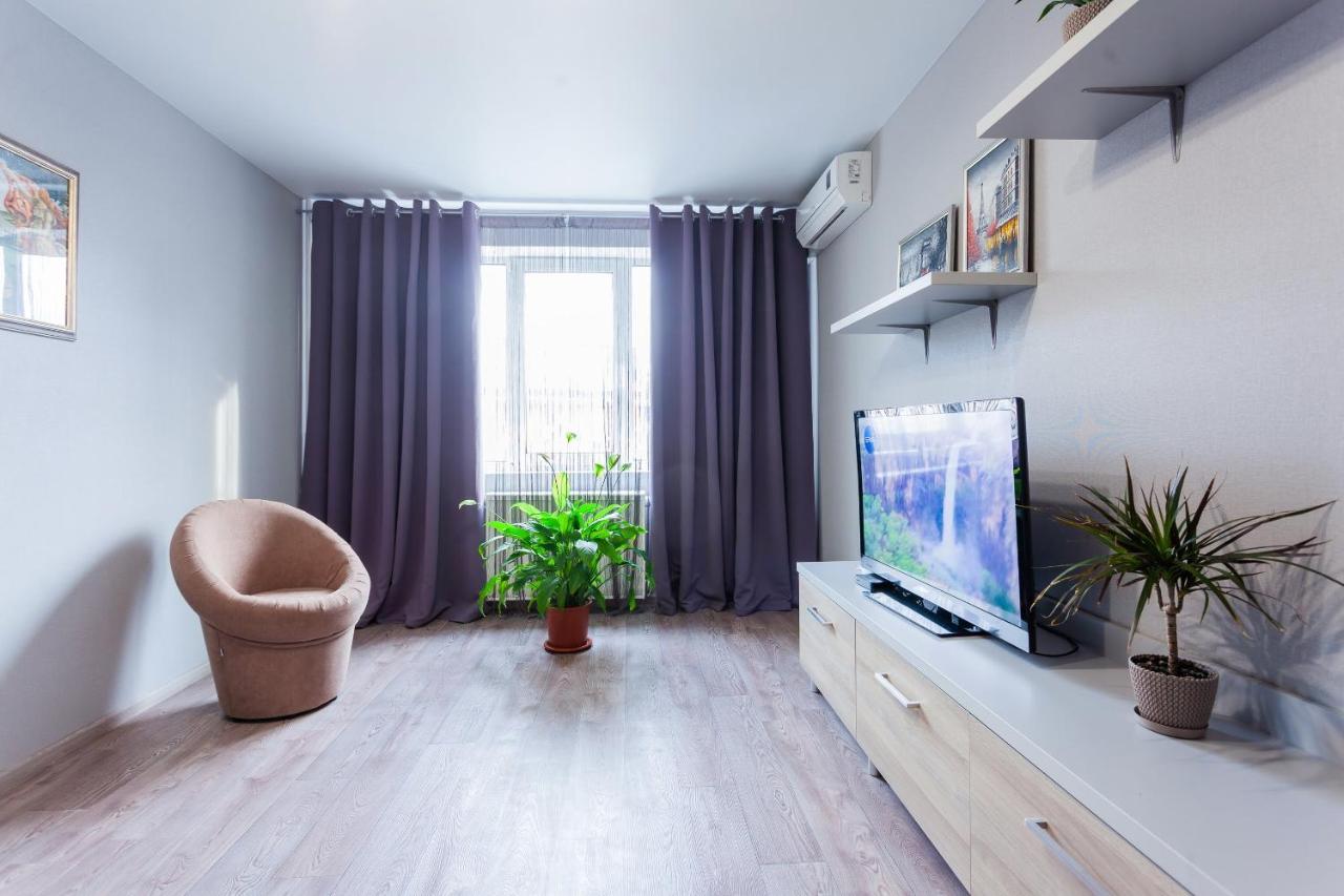 Apartamento Obolon Metro Station Kiev Exterior foto