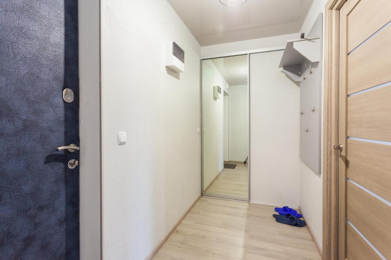 Apartamento Obolon Metro Station Kiev Exterior foto