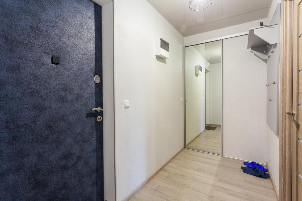 Apartamento Obolon Metro Station Kiev Exterior foto